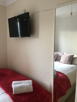 2 bedrooms, WiFi, bed sheets