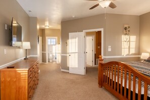 4 Schlafzimmer, Schreibtisch, BĂŒgeleisen/BĂŒgelbrett, Reisekinderbett
