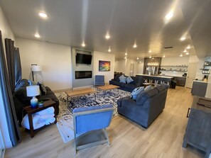 TV, fireplace - Year-round in/outdoor pool, Townhome 16 at Waterdance - Sleeps 38, 8 Bed-7 Bath. (Garden City)