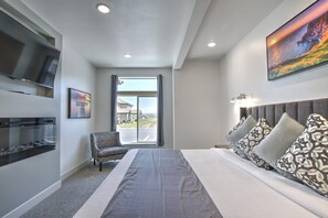 4 quartos, ferros/tábuas de passar roupa, berço de viagem