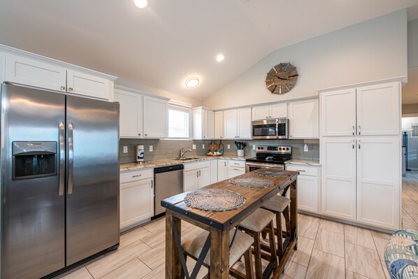 Refrigerador, microondas, horno, placa de cocina