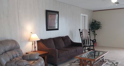 Spacious 1 bedroom 1 bath house sleeps 5 one block from Burnet County Boat Ramp