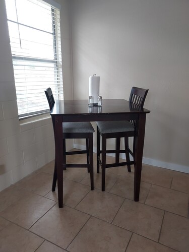 Spacious 1 bedroom 1 bath house sleeps 5 one block from Burnet County Boat Ramp