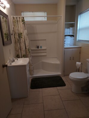 Shower, hair dryer, towels, soap - Spacious 1 bedroom 1 bath house sleeps 5 one block from Burnet County Boat Ramp (Burnet)