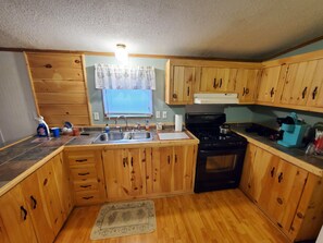 Private kitchen - Secluded camp off the snowmobile trail (New Sweden)