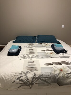 1 bedroom, internet, bed sheets