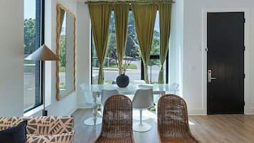 Apartemen, 4 kamar tidur | Ruang makan