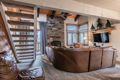 Mammoth Creek Townhome # 40 Updated 2 bedrooms and Loft 2 & 1/2 bath Steps to free town shuttle stop