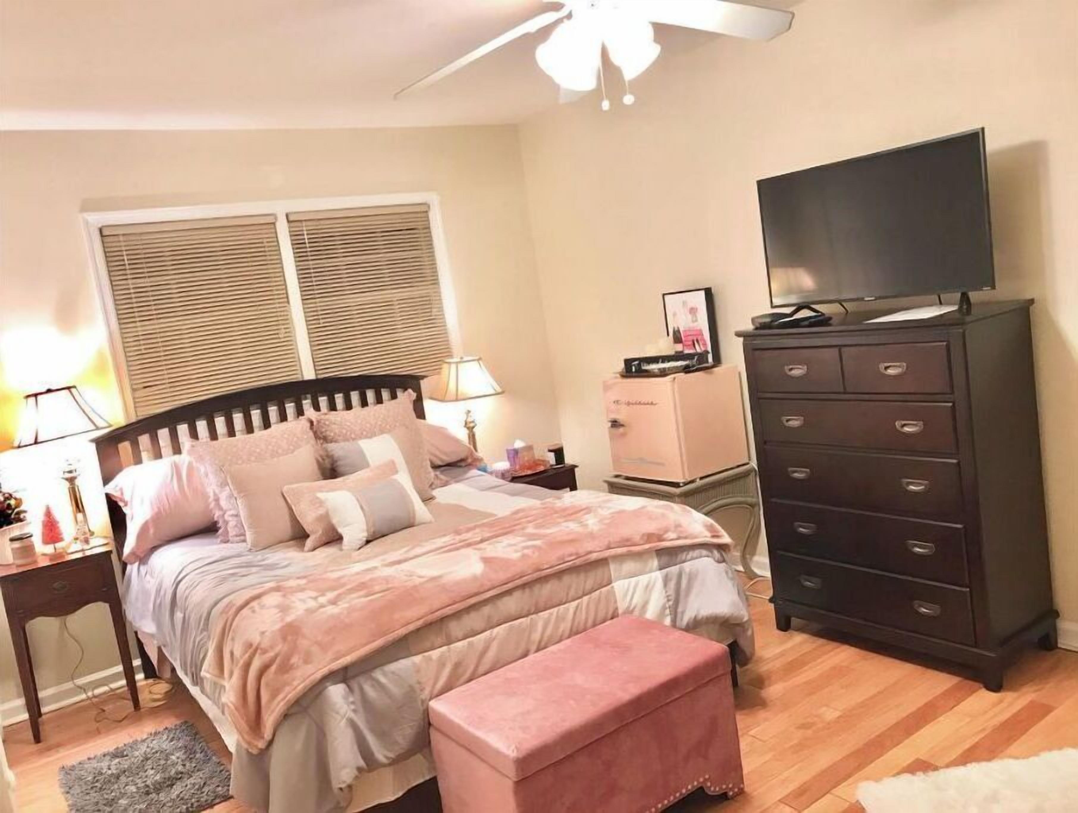 1 bedroom, desk, iron/ironing board, WiFi (free)