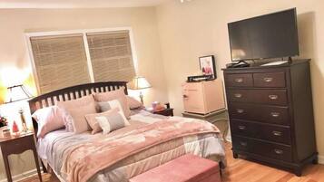 1 bedroom, desk, iron/ironing board, WiFi (free)