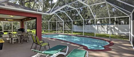 Alberca al aire libre y alberca climatizada