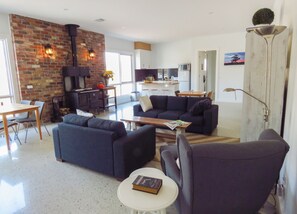 Smart-TV, Kamin, DVD-Player