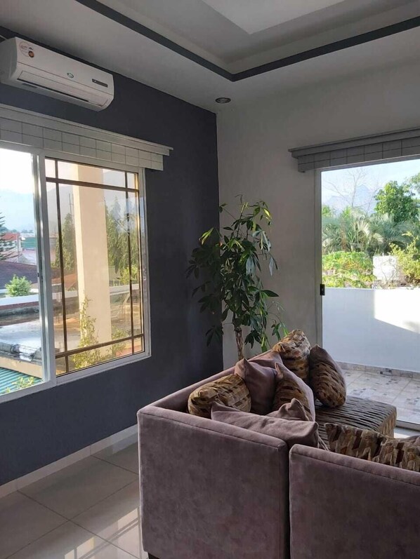 Deluxe Apartment | Living room - Luxury apartment (La Ceiba)