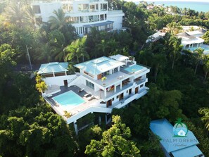 Luxury Villa | Terrace/patio