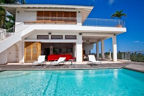 Luxury Villa | Terrace/patio