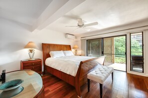 2 bedrooms, iron/ironing board, free Internet, bed sheets
