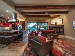 Smart TV, fireplace, ping pong - Desert Hideaway+Shuffleboard+Golf+Billiards+Pool & Spa+Table Tennis (Scottsdale)