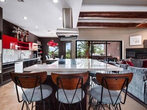 Fridge, microwave, oven, stovetop - Desert Hideaway+Shuffleboard Court+Golf+Billiards (Scottsdale)