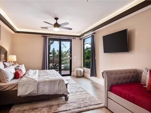 4 bedrooms, iron/ironing board, travel cot, free WiFi - Desert Hideaway Shuffleboard Court Golf Billiards (Scottsdale)