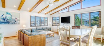 Fenwick Island spacious beach house with deck, W/D & full kitchen - dog-friendly