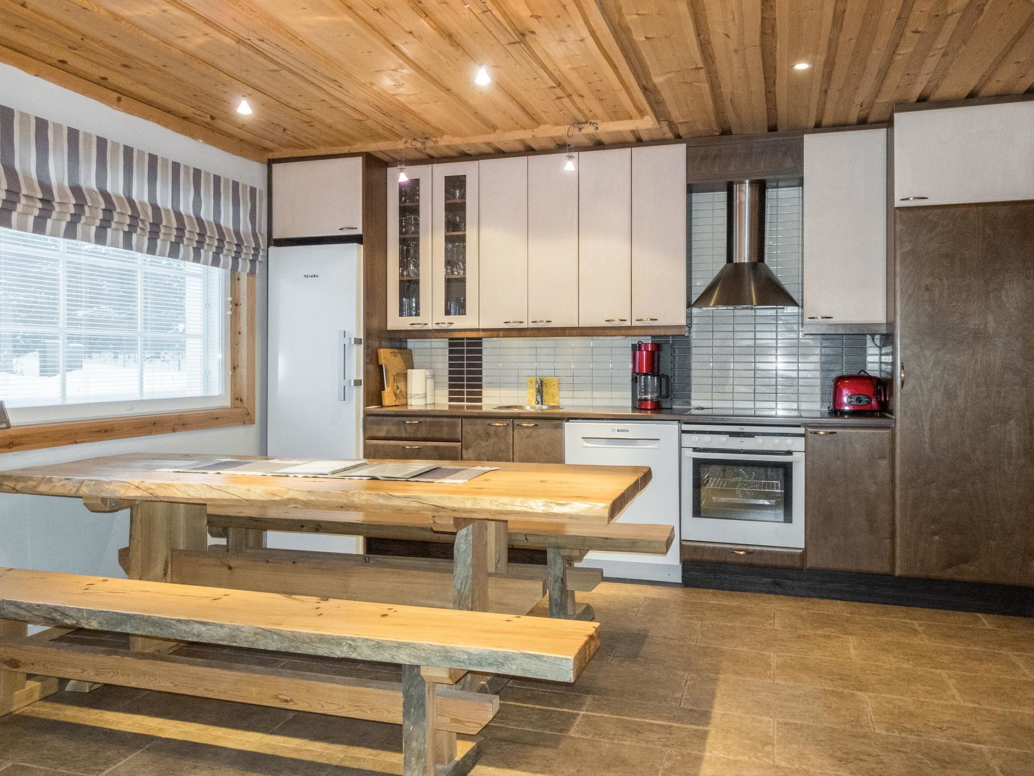 Fridge, microwave, dishwasher, cookware/dishes/utensils