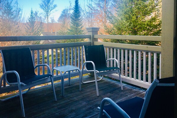 Property grounds - Walk to lifts condo with mountain view, heated pool, fireplace, & fitness room (Jeffersonville)