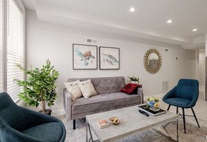 Smart TV - Georgetown - 1-BR- Apt #1-450 SF (Near CAMPUS)  (Washington)