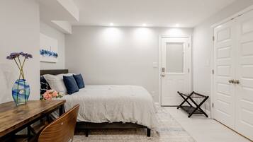1 bedroom, desk, iron/ironing board, free WiFi