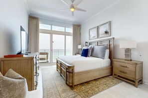 3 bedrooms, iron/ironing board, WiFi, bed sheets - Ocean-View Penthouse on Beach w/ Balcony, AC & Internet, Shared Pools & Gym (Destin)
