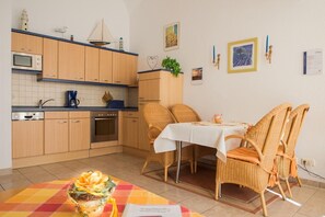 Dining - Modern vacation apartment right on the beach with balcony - Residenz am Strand (Zingst)