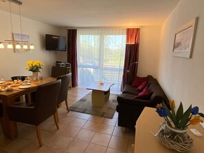 Télévision, lecteur de DVD, chaîne hi-fi