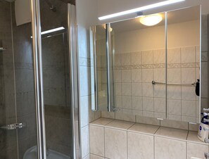 Shower, towels