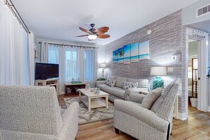 Televisión y chimenea 