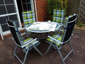 Outdoor dining - Deichgraf - Ruhig Gelegenes Mittelhaus in Greetsiel (Krummhörn)