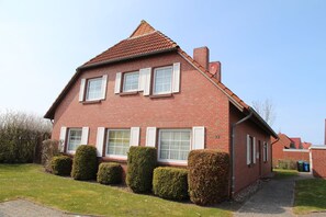 Exterior - Seeschwalbe - Apartment (60sqm) for 4 persons with balcony near the beach (Norden)