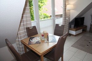 Dining - Wattwunder - Schöne Ferienwohnung mit Inkludiertem Strandkorb am Strand (Norden)