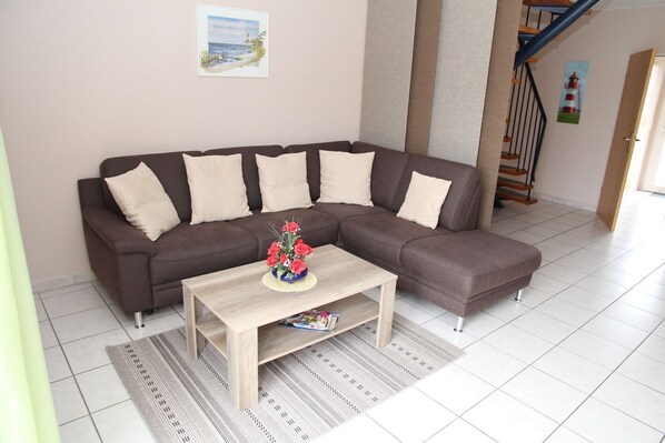 Fernseher, DVD-Player, Stereoanlage