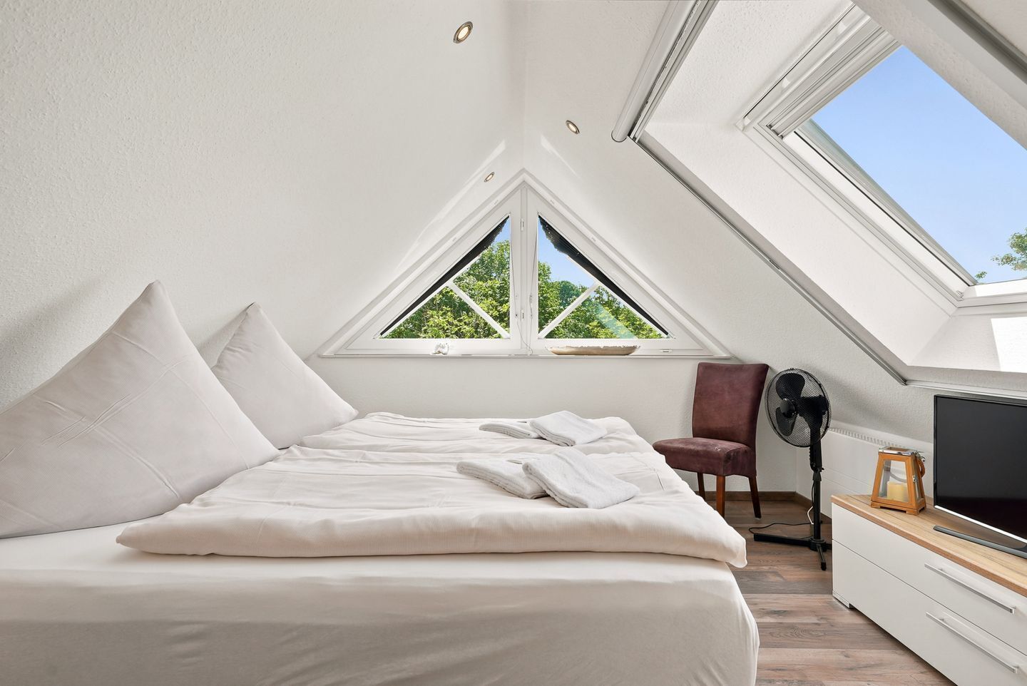 2 bedrooms, iron/ironing board, WiFi