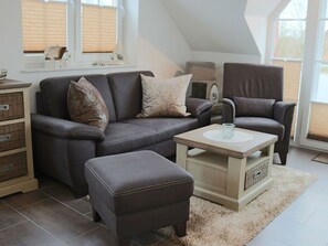 Fernseher, DVD-Player, Stereoanlage