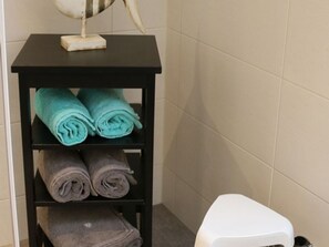 Unclassified image, 2 of 18, button - Amelie - Wonderful vacation apartment in the village center (Krummhörn)