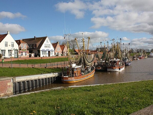 Marina - Hannes Koje - Hannes Koje in Greetsiel (Krummhörn)