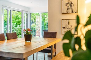 Dining - Peace and quiet - 130sqm vacation home for 6 people with conservatory, garden, roof terrace (Krummhörn)