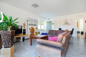 Tv, dvd-spelare och en stereo