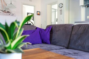 Televisión, reproductor de DVD, estéreo