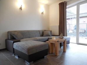 Fernseher, DVD-Player, Stereoanlage