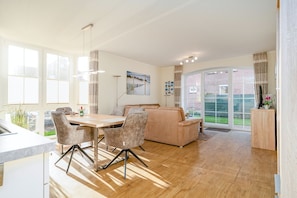 Unclassified image, 4 of 28, button