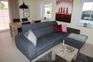 Unclassified image, 5 of 17, button