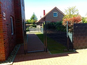 Unclassified image, 2 of 17, button