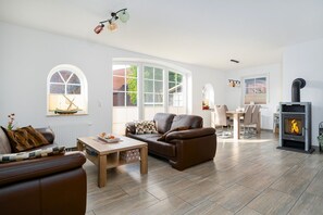 Unclassified image, 2 of 36, button - Midsummer - Beautiful vacation home (100sqm) for 6 people with fireplace, garden and (Krummhörn)