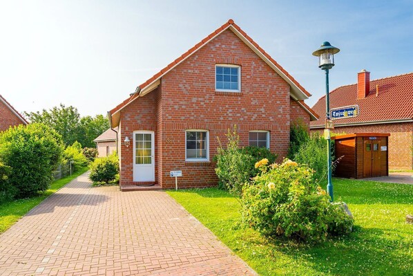 Unclassified image, 1 of 36, button - Midsummer - Beautiful vacation home (100sqm) for 6 people with fireplace, garden and (Krummhörn)